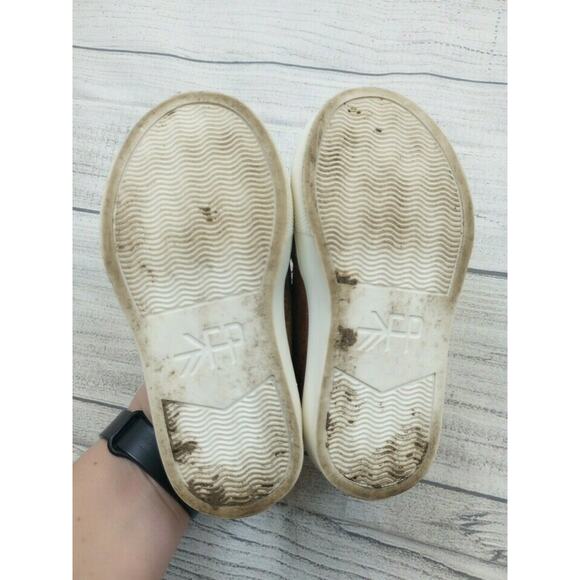 7C Freshly Picked Worn Leather Sneakers - Picture 7 of 9